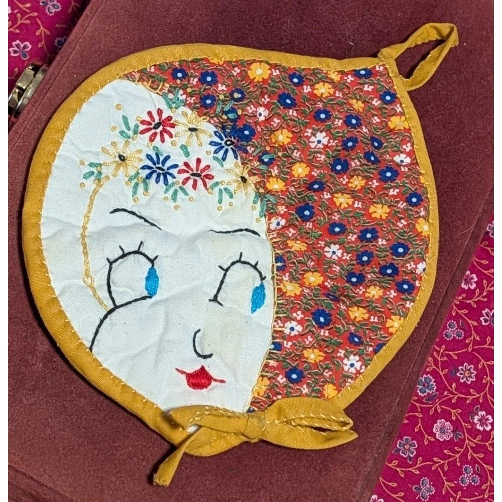 Vintage 50's Handmade Sunbonnet Girl Potholder Embroidered Floral Kitsch Hot Pad